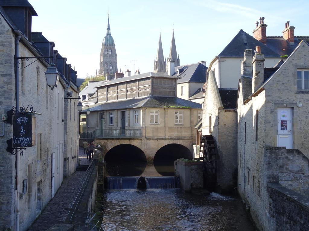 Logis Les Remparts Acomodação com café da manhã Bayeux Exterior foto